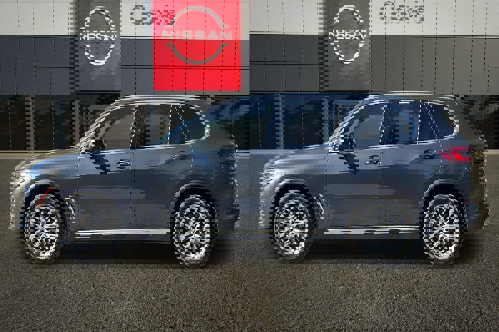 Used 2021 BMW X5 xDrive40i w/ Luxury Seating Package 2 image 6