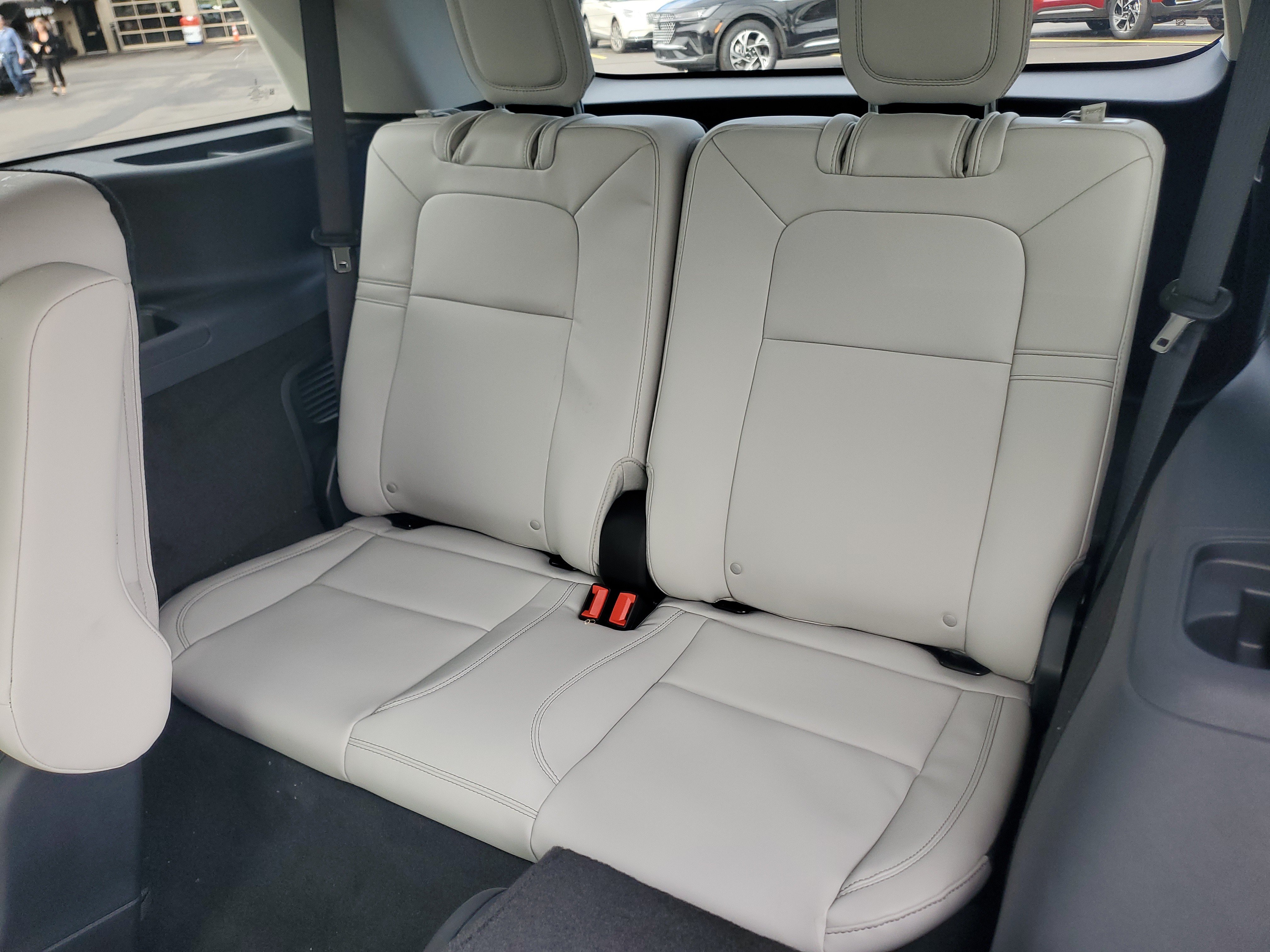New 2027 Lincoln Aviator AWD image 28