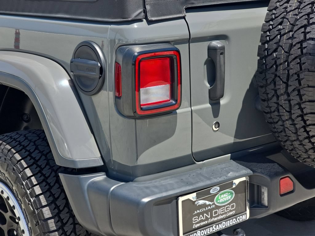 Used 2018 Jeep Wrangler Unlimited Sahara AWD/4WD image 36