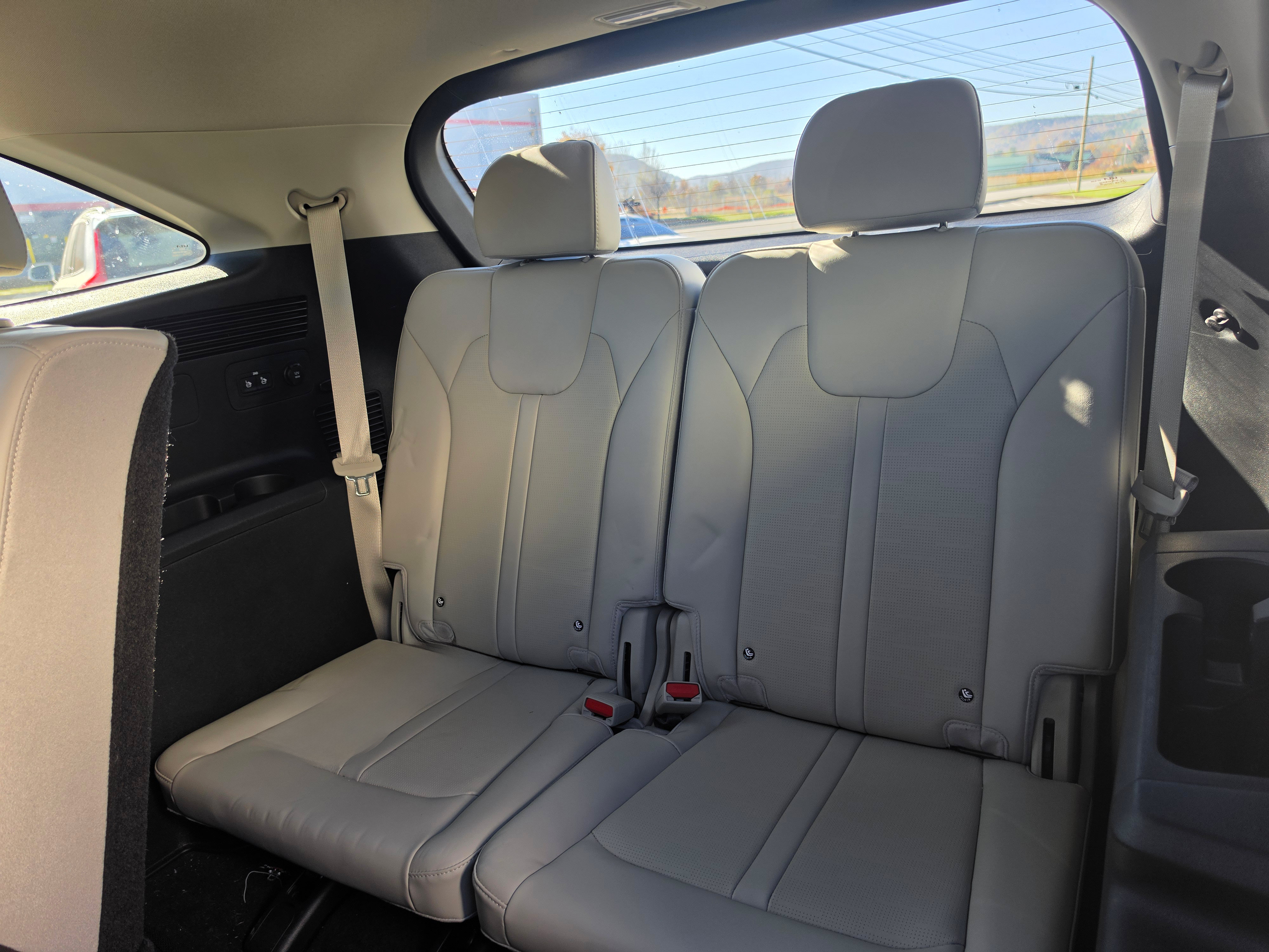 Used 2025 Kia Sorento S AWD/4WD image 14