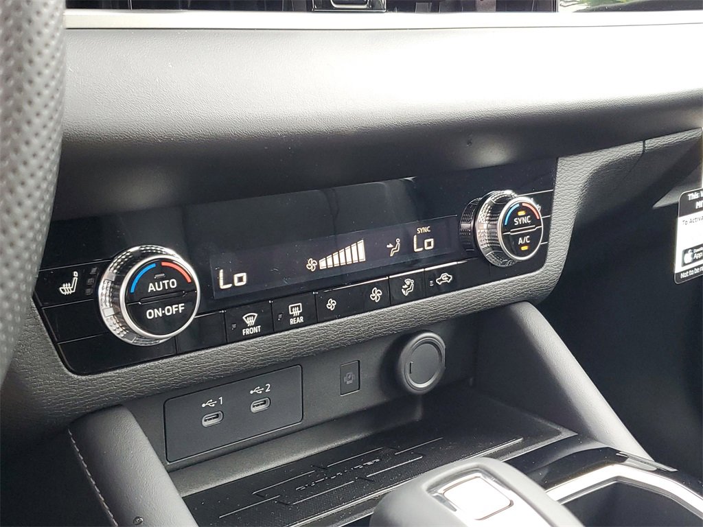 New 2025 Mitsubishi Outlander SE image 30