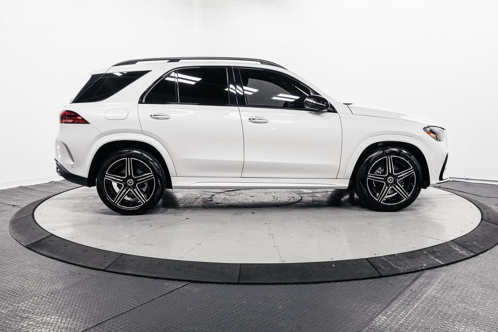 Used 2025 Mercedes-Benz GLE 450e 4MATIC w/ AMG Line Interior image 35