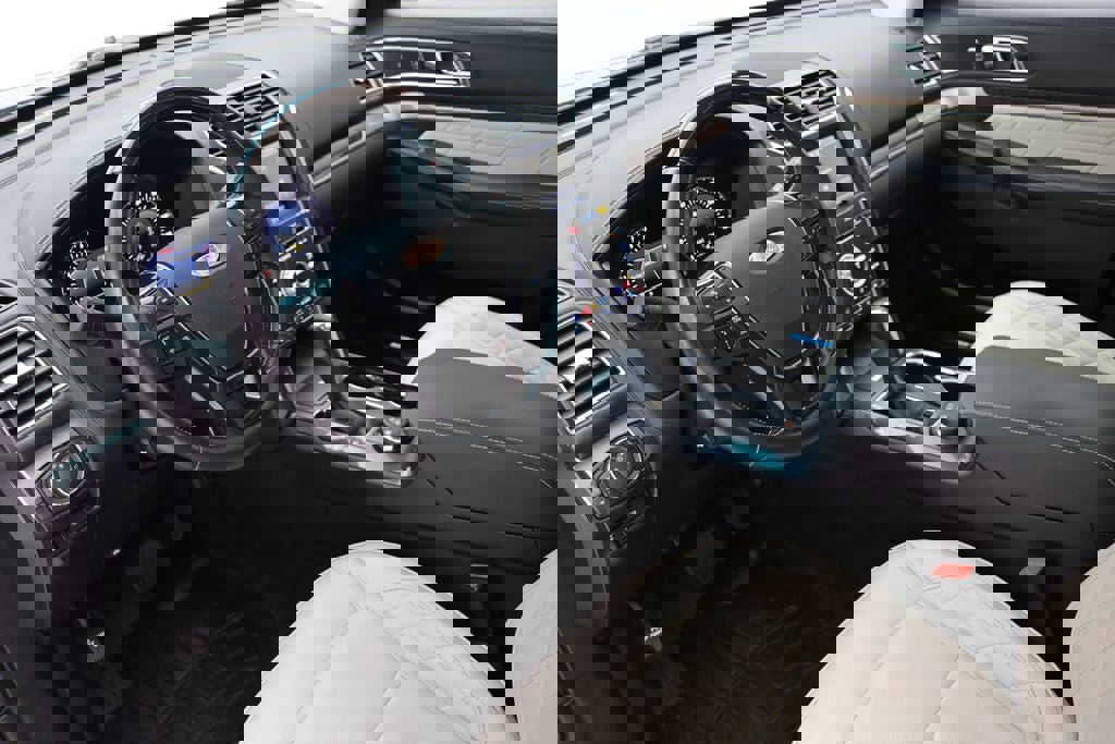 Used 2016 Ford Explorer Platinum image 14