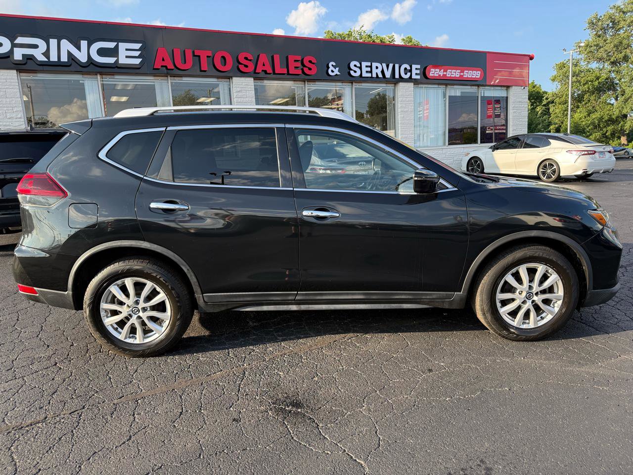 Used 2020 Nissan Rogue SV FWD image 9