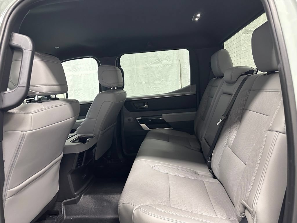 Used 2025 Toyota Tundra Limited AWD/4WD image 45