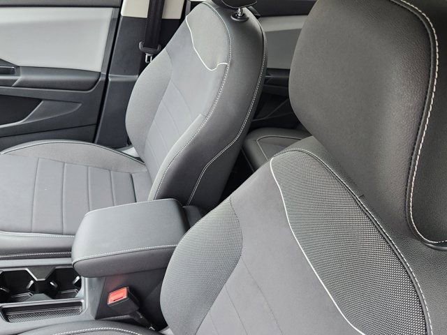 Used 2023 Volkswagen Taos SE w/ Panoramic Sunroof Package image 21