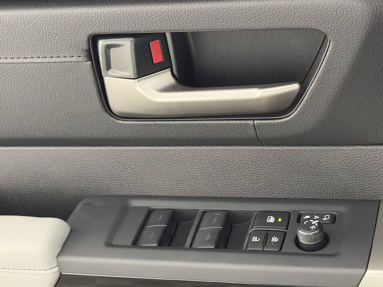 New 2026 Toyota Tundra Limited AWD/4WD image 17