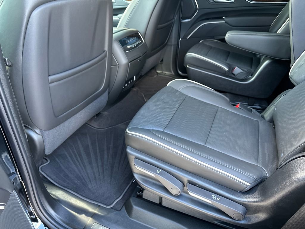 Used 2024 Cadillac Escalade Premium Luxury w/ Performance Package AWD/4WD image 33