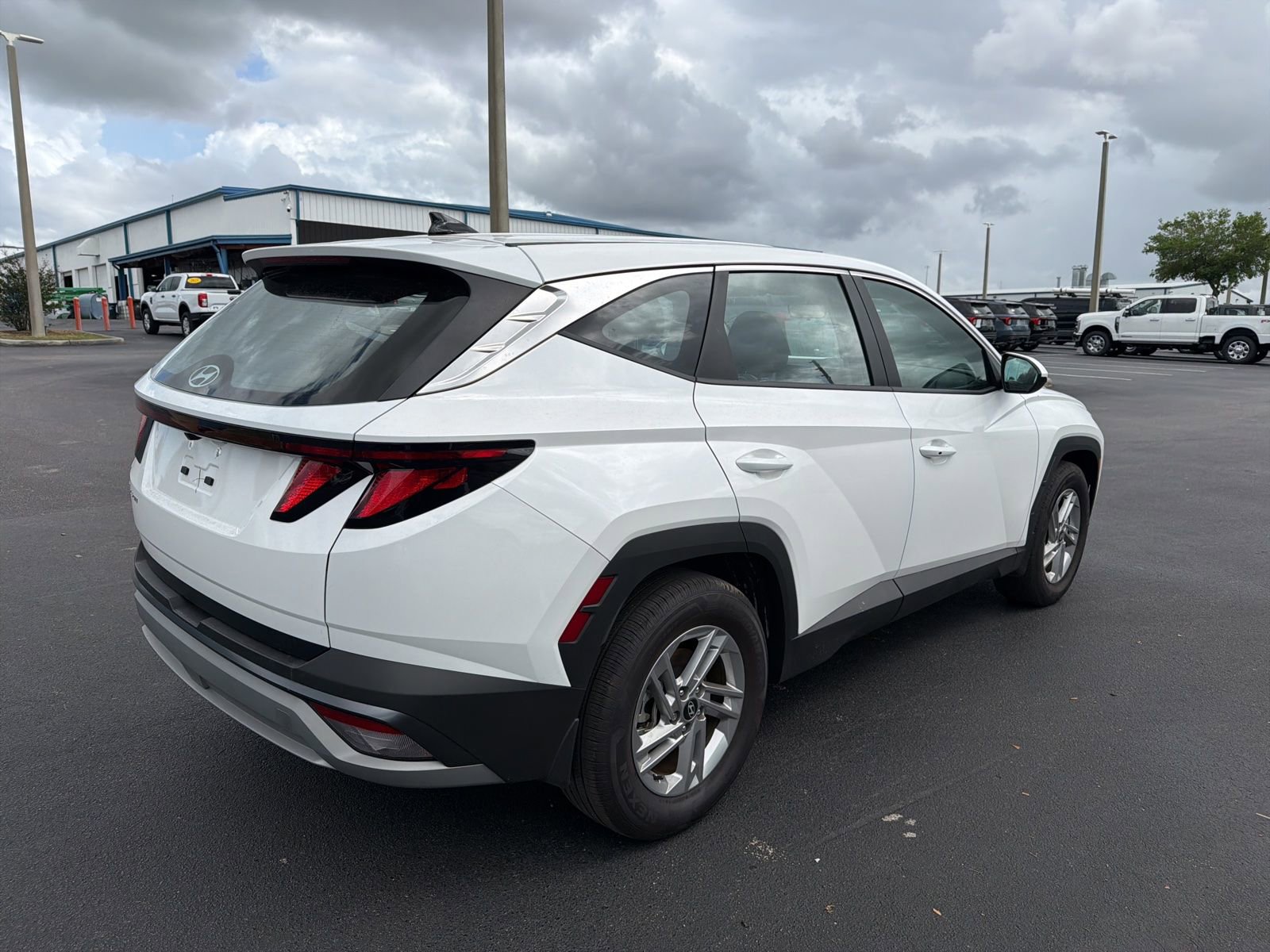 Used 2025 Hyundai Tucson SE image 6