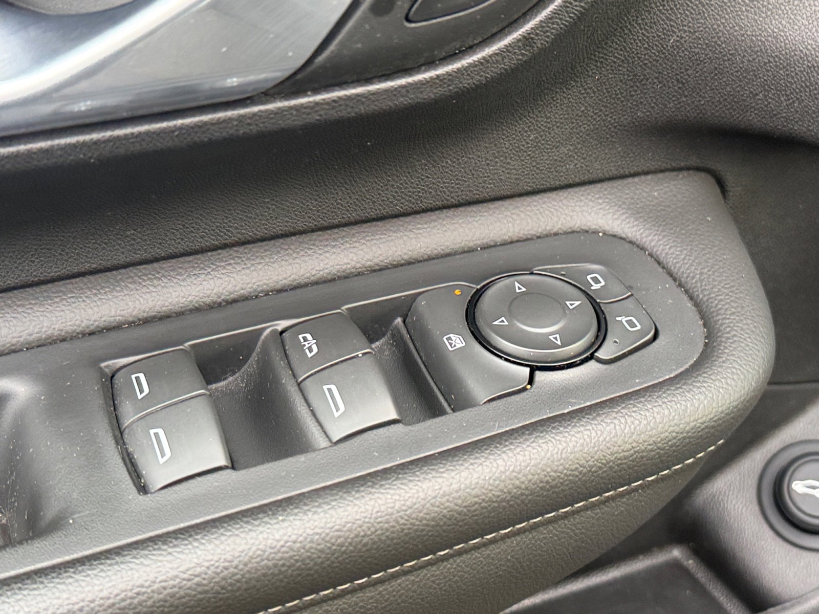 Used 2023 GMC Terrain SLT w/ LPO, Floor Liner Package image 27