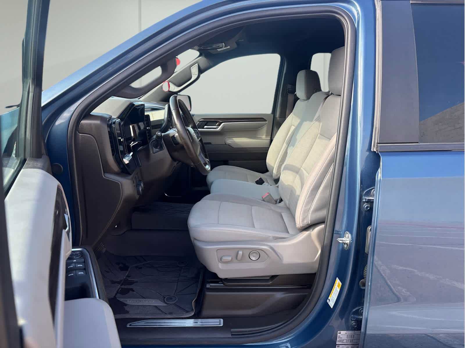 Used 2024 Chevrolet Silverado 1500 LT w/ Safety Package RWD image 8