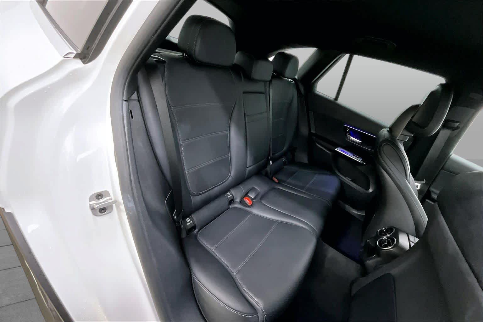 Used 2025 Mercedes-Benz GLC 300 4MATIC image 19