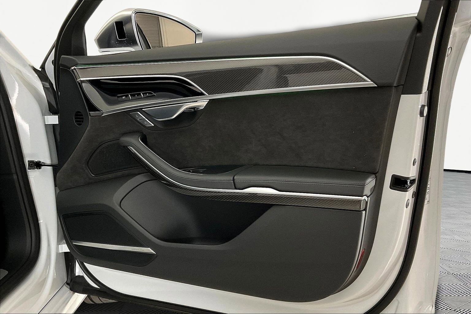 Used 2020 Audi S8 L image 28