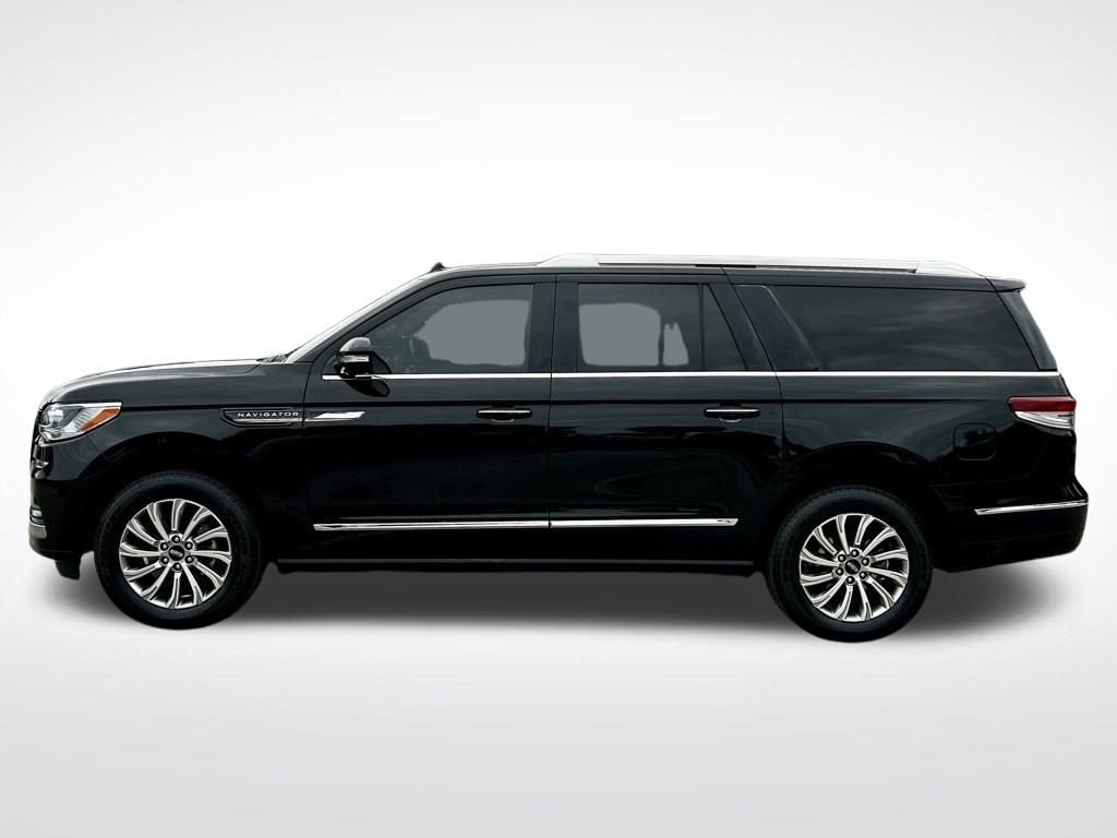 Used 2024 Lincoln Navigator L Premiere image 8
