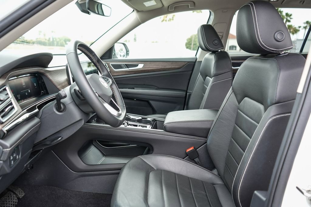 Used 2025 Volkswagen Atlas SEL AWD/4WD image 18