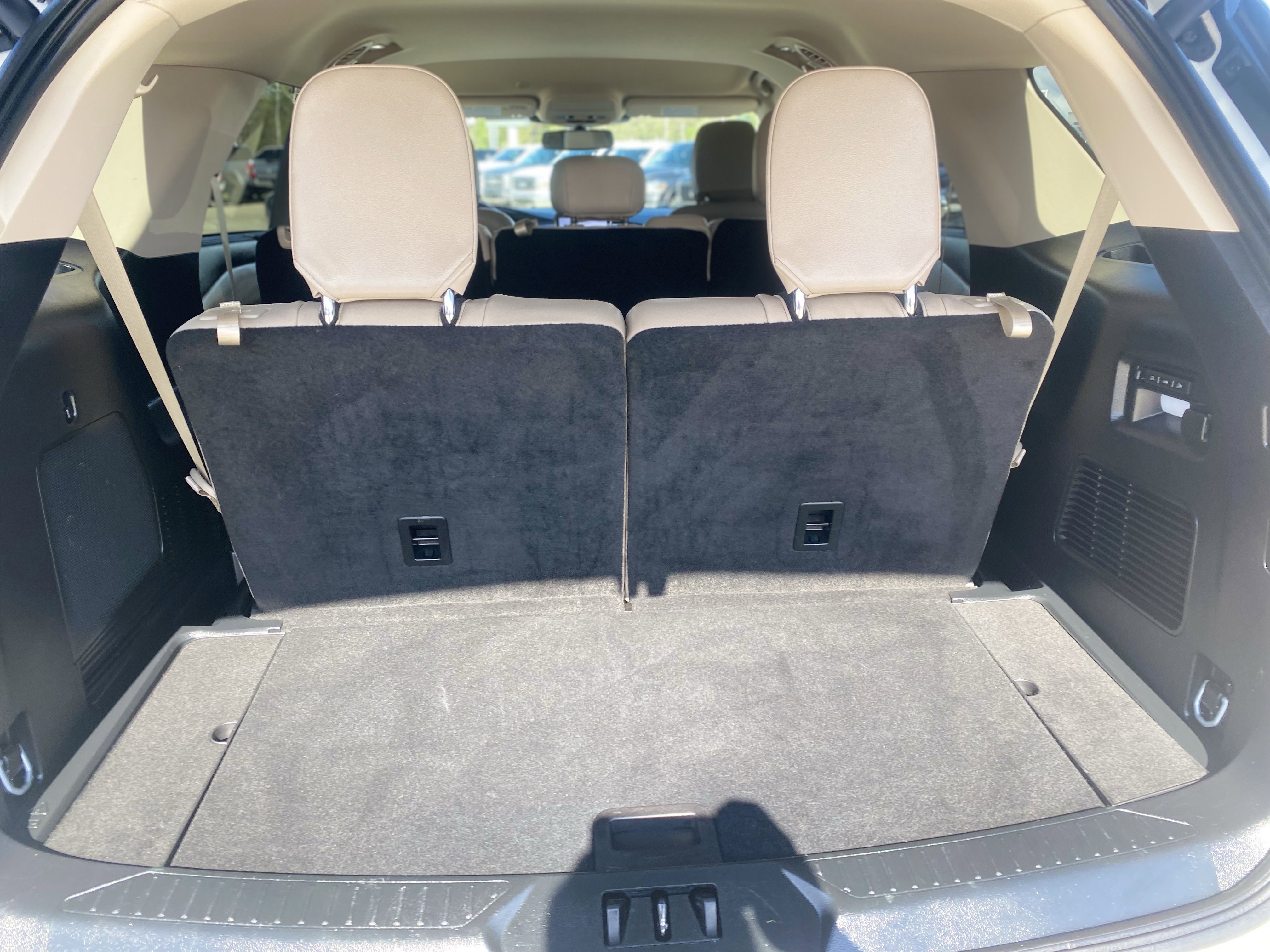 Used 2023 Ford Explorer Limited w/ Equipment Group 301A AWD/4WD image 9