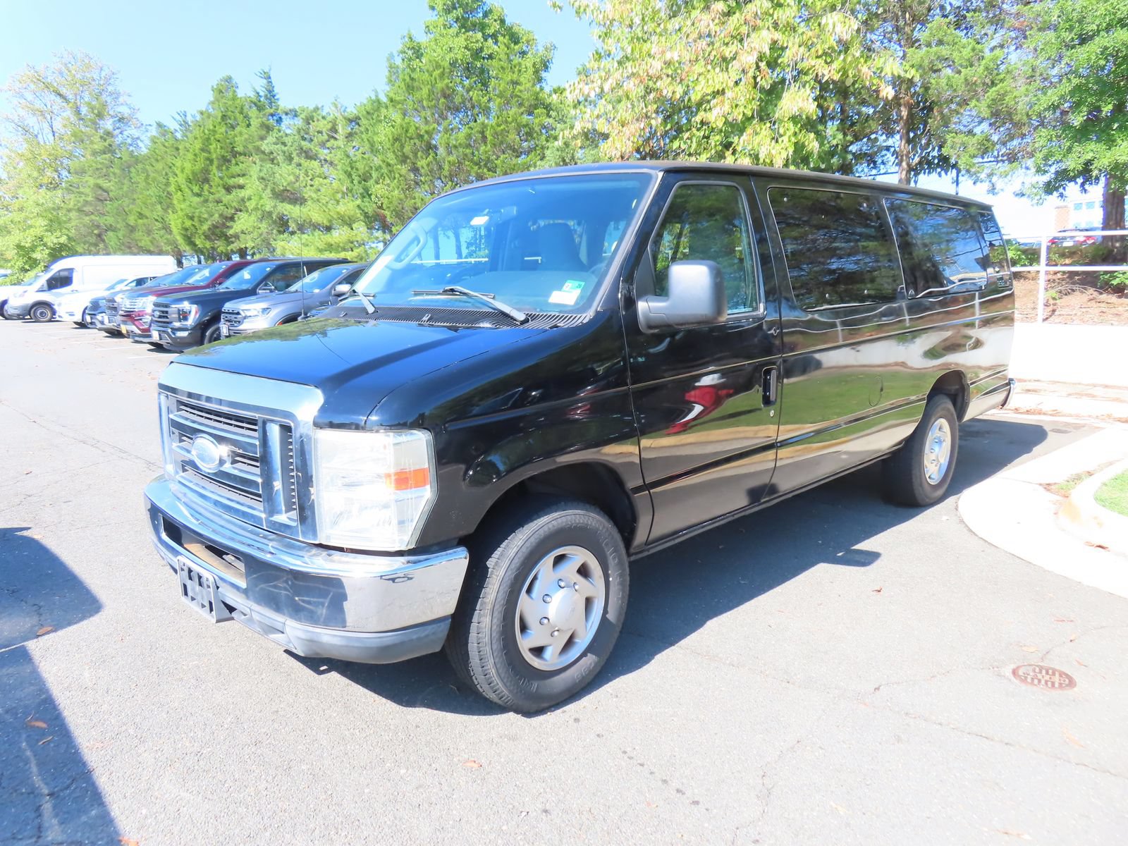 Used 2014 Ford E-350 and Econoline 350 XLT RWD image 3