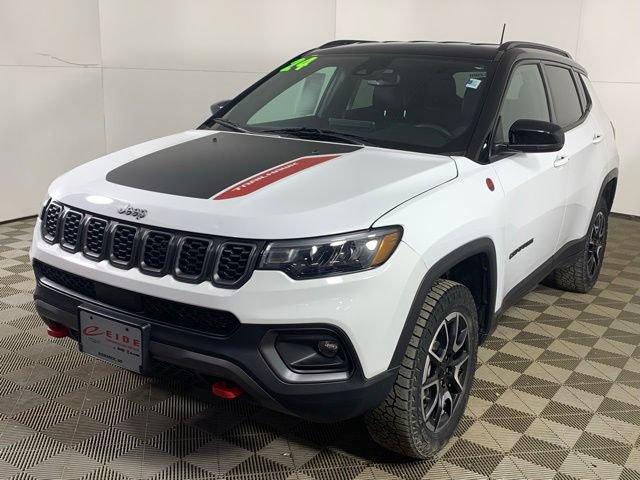 Used 2024 Jeep Compass Trailhawk w/ Trailhawk Convenience Group AWD/4WD image 7
