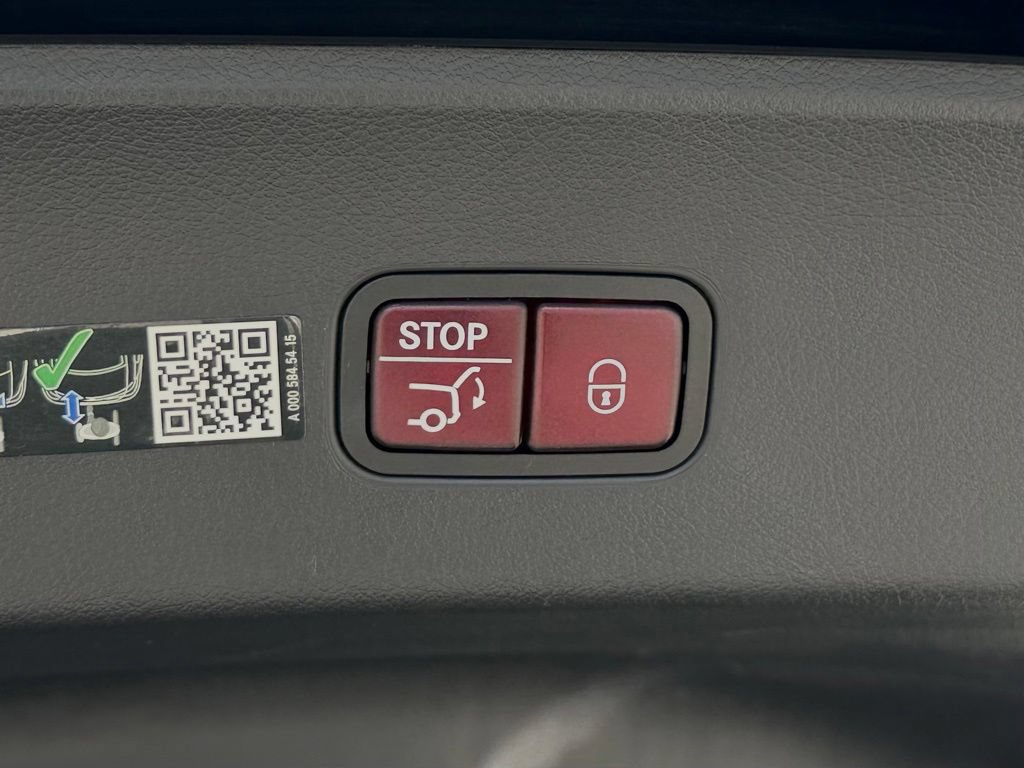 Used 2025 Mercedes-Benz GLC 300 4MATIC image 14