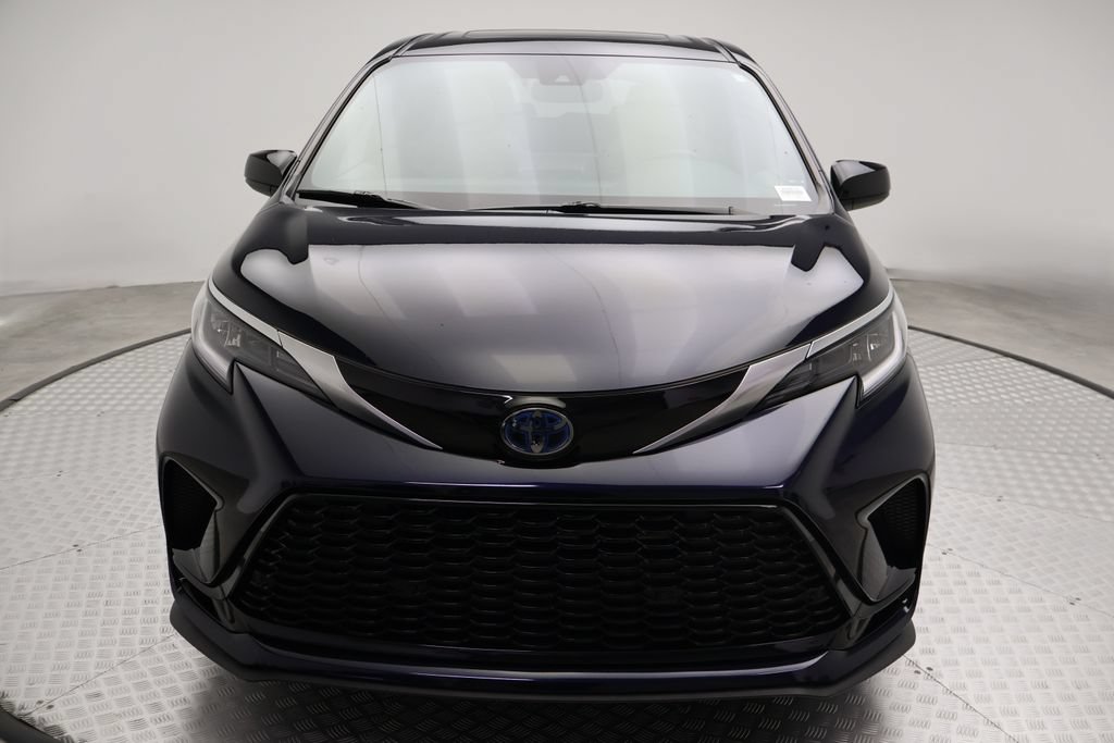 Certified 2024 Toyota Sienna XSE FWD image 5