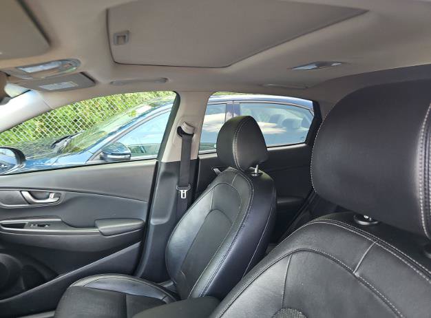 Used 2021 Hyundai Kona Limited w/ Cargo Package AWD/4WD image 5