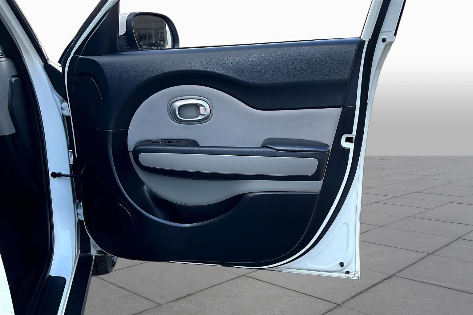 Used 2014 Kia Soul FWD image 22
