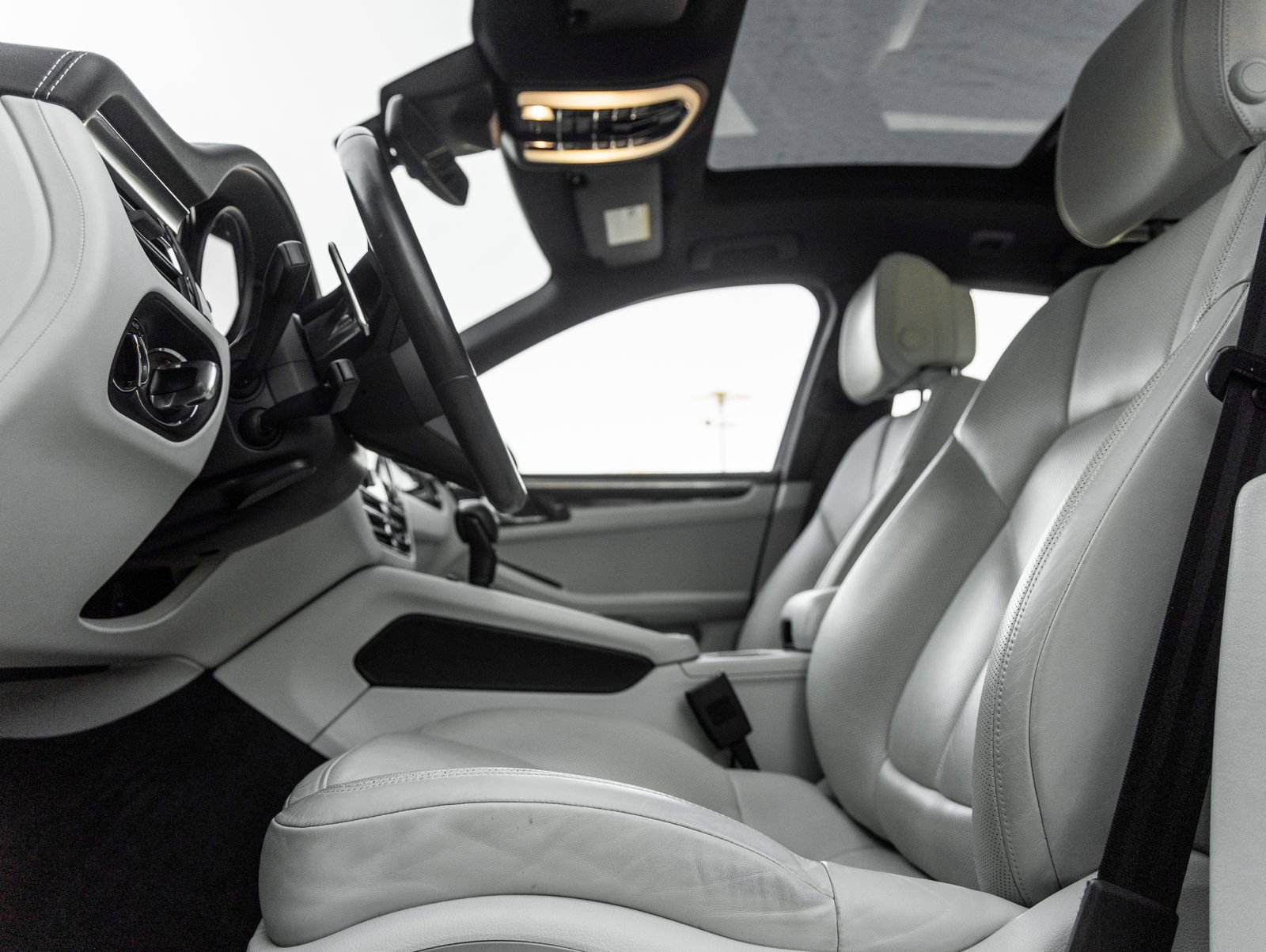 Certified 2023 Porsche Macan image 23