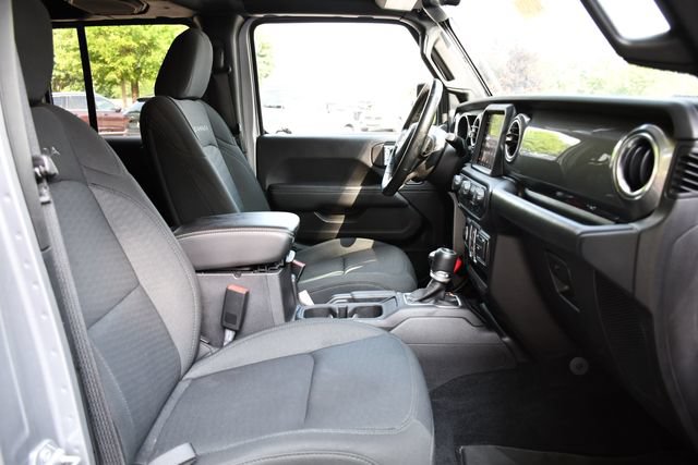 Used 2019 Jeep Wrangler Unlimited Sahara AWD/4WD image 30