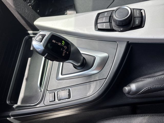 Used 2018 BMW 320i Sedan RWD image 35