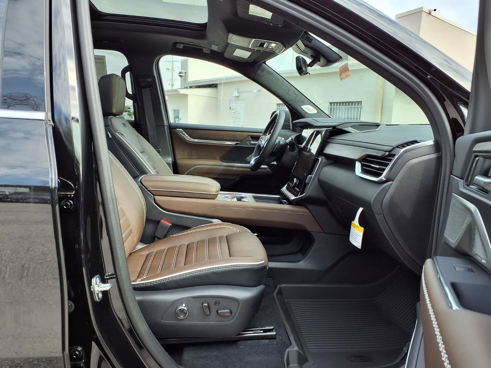 New 2026 GMC Acadia Denali Ultimate w/ LPO, All-Weather Package AWD/4WD image 23