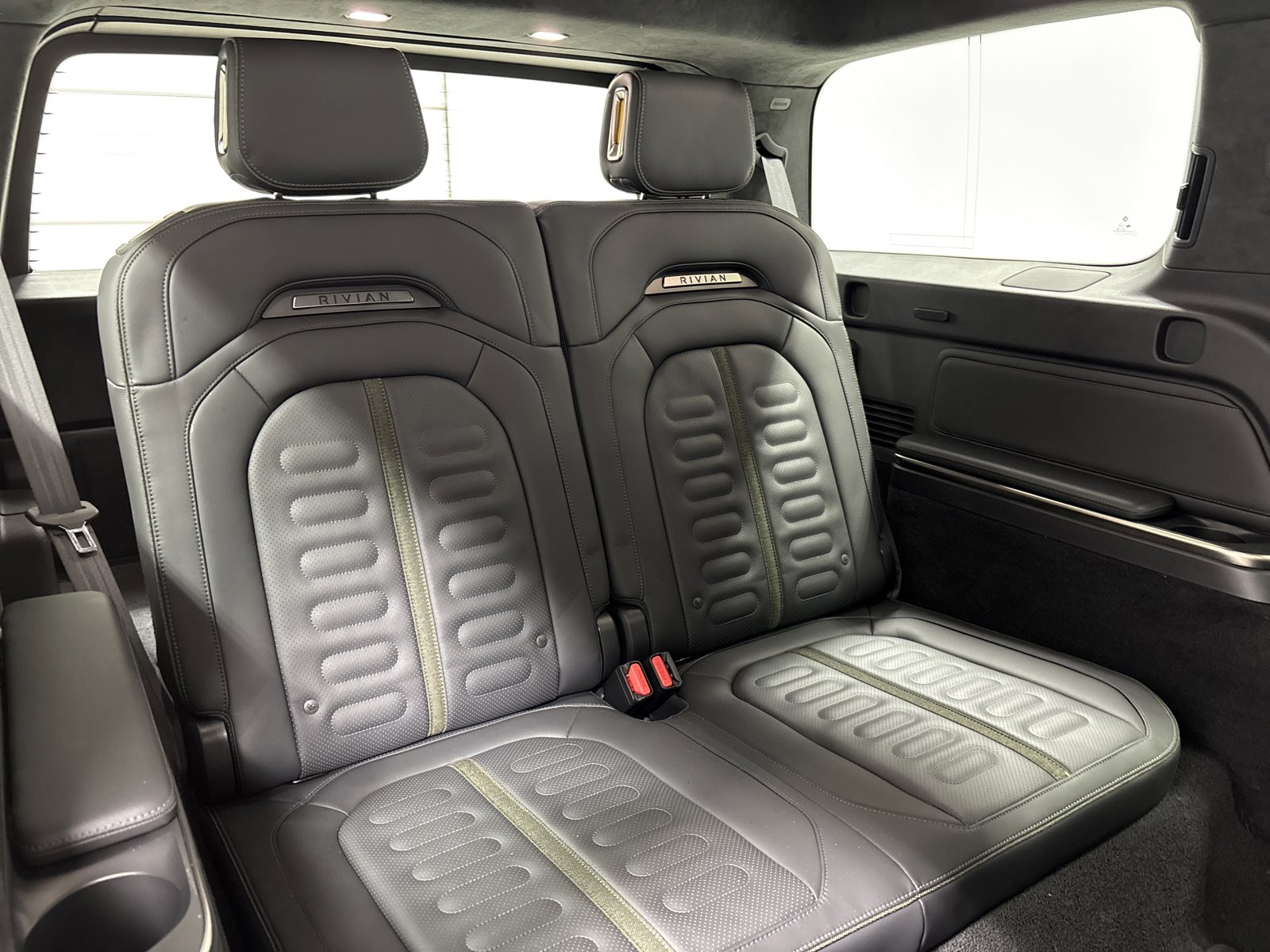 Used 2023 Rivian R1S Adventure image 22