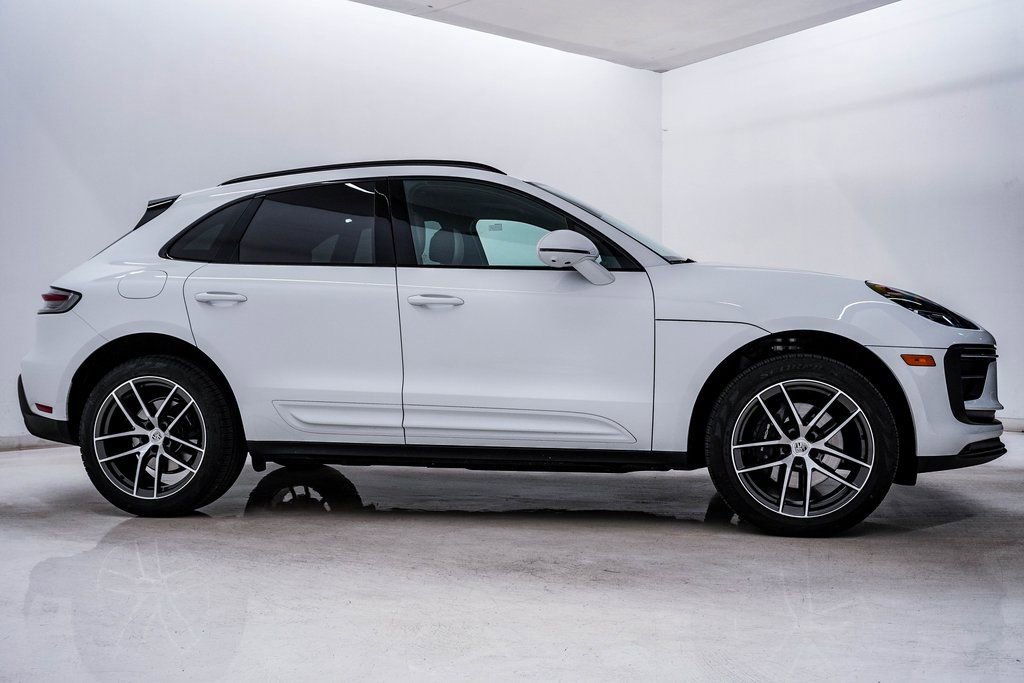Certified 2025 Porsche Macan AWD/4WD image 9