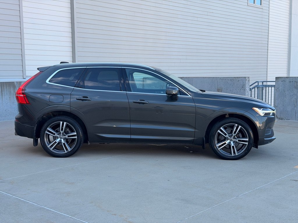 Used 2019 Volvo XC60 T5 Momentum w/ Premium Package FWD image 2