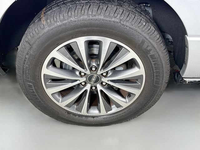 Used 2016 Lincoln Navigator Select AWD/4WD image 32
