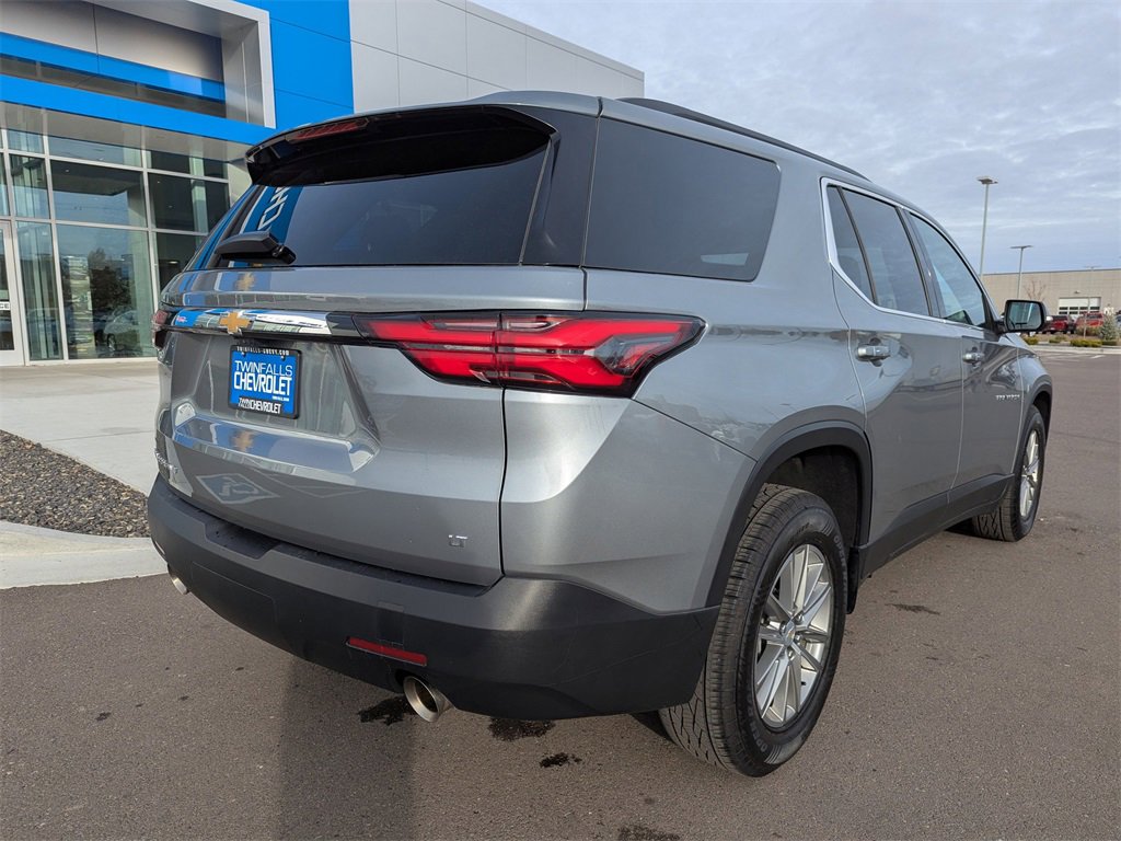 Used 2023 Chevrolet Traverse LT w/ Rear Camera Mirror Package image 39