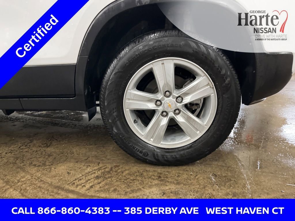 Used 2022 Chevrolet Trax LT w/ LT Convenience Package image 12