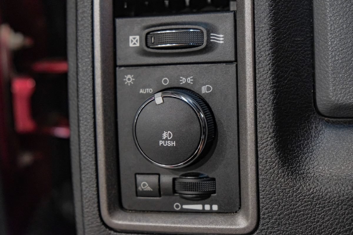 Used 2013 RAM 1500 Express RWD image 26