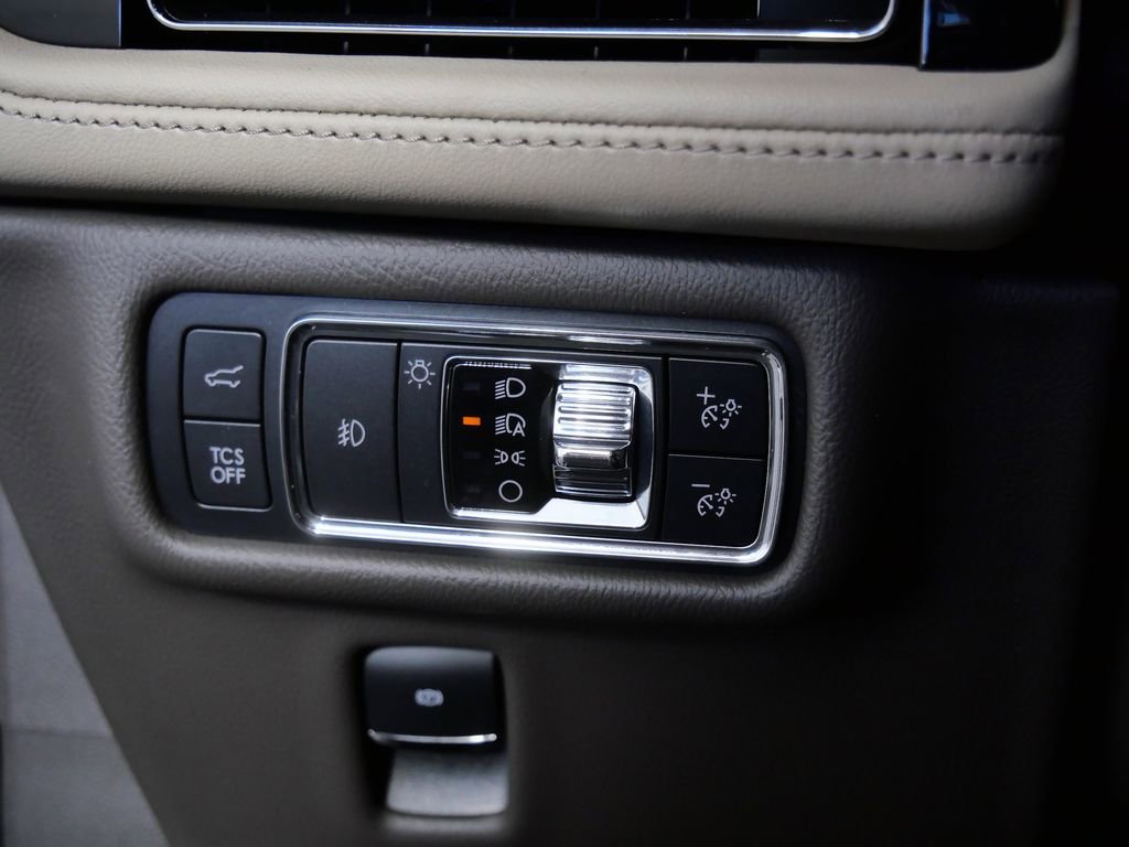 Certified 2022 Lincoln Nautilus Reserve w/ Equipment Group 202A image 26