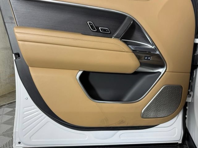 Certified 2025 Land Rover Range Rover Autobiography AWD/4WD image 15
