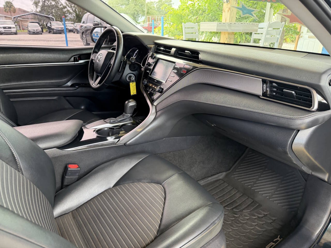 Used 2020 Toyota Camry SE FWD image 21