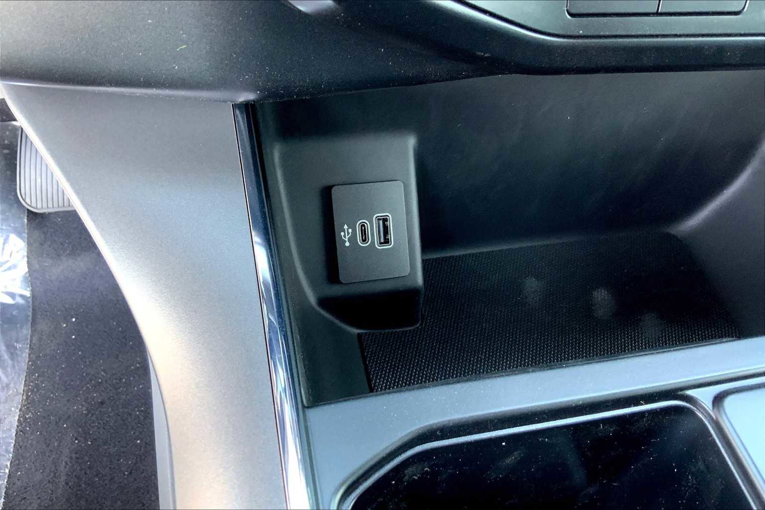 New 2025 Ford F150 Lightning Flash image 17