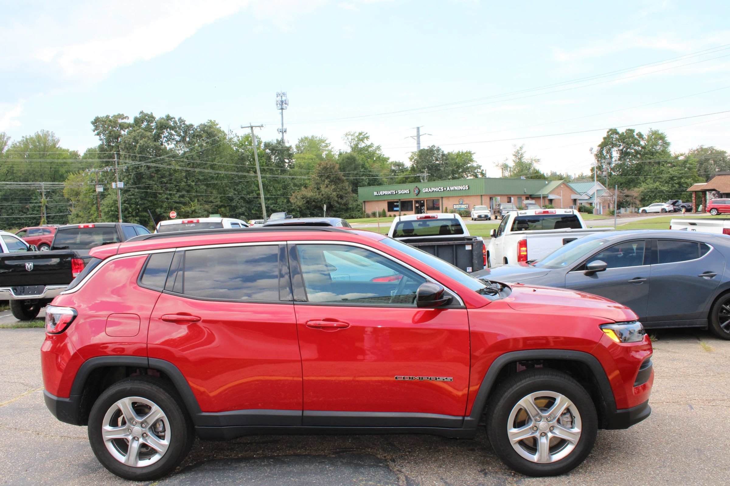 Used 2024 Jeep Compass Latitude AWD/4WD image 6