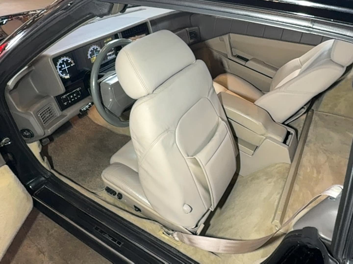 Used 1993 Cadillac Allante FWD image 53