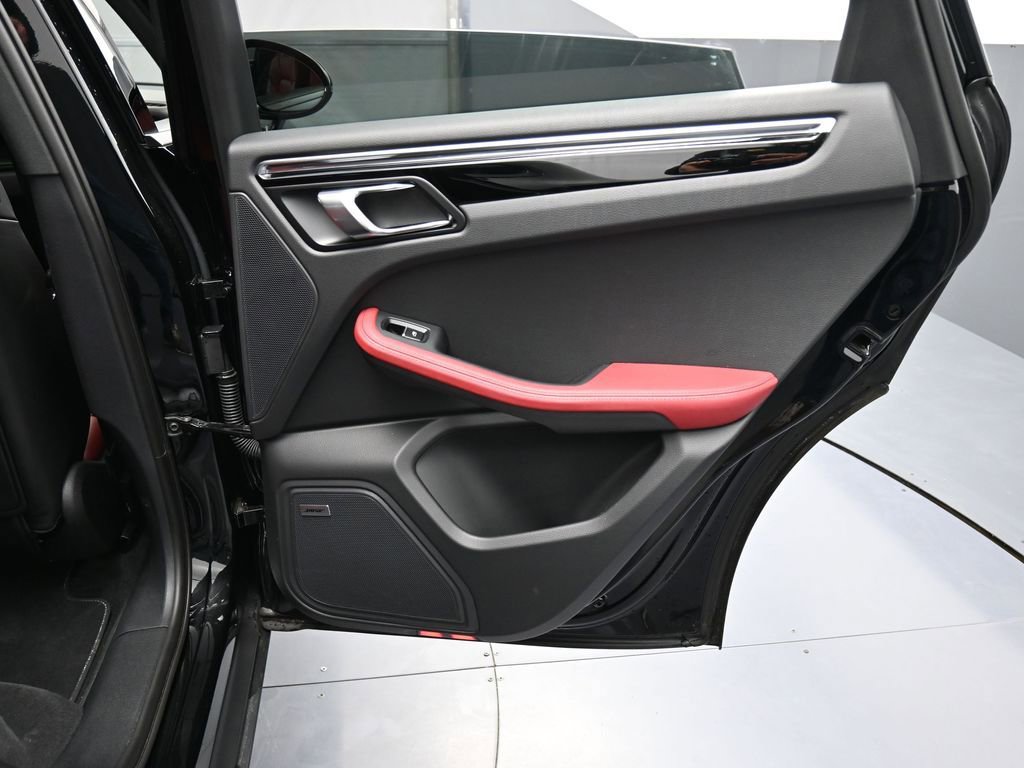 Certified 2025 Porsche Macan image 26