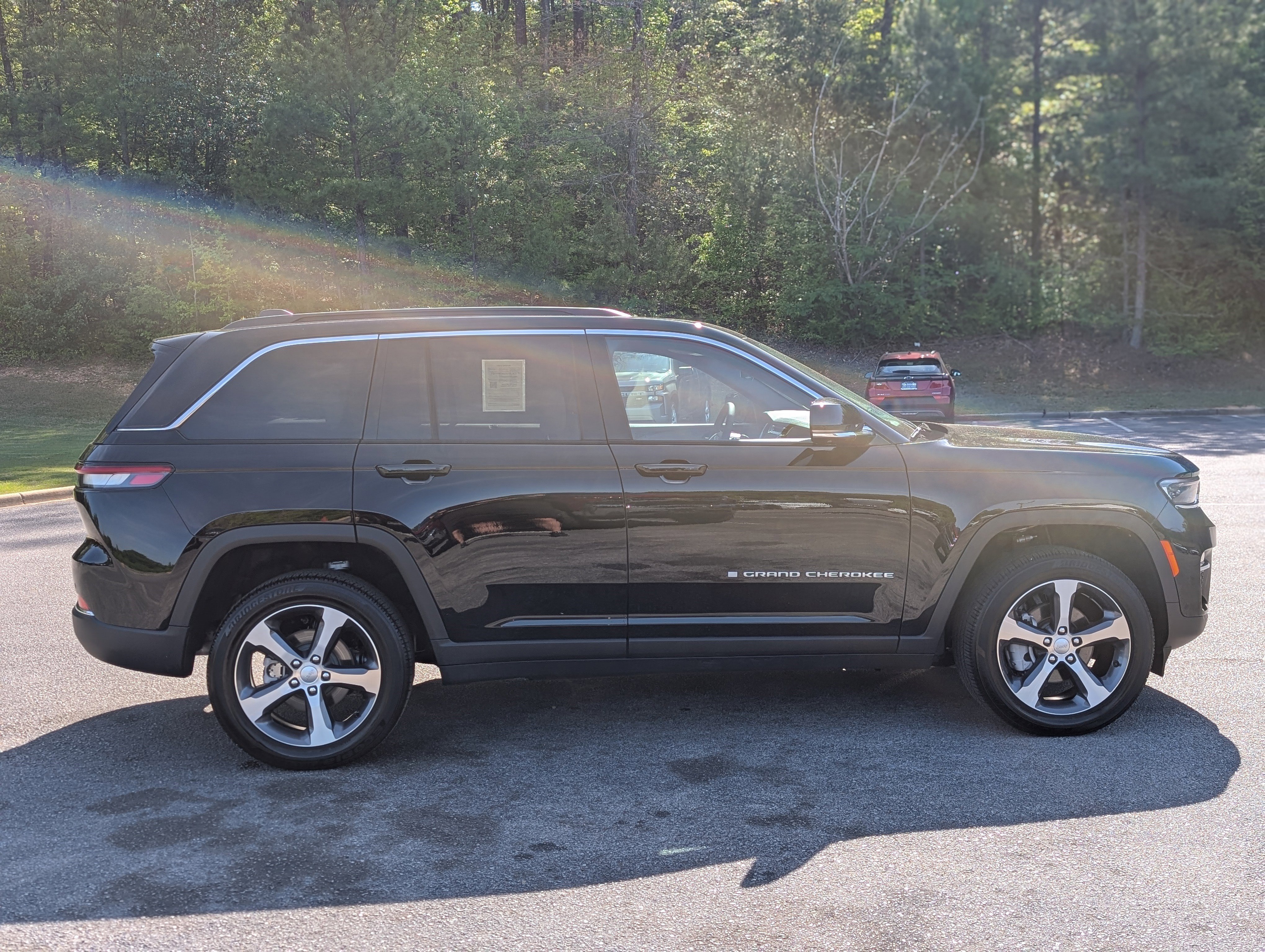 Used 2025 Jeep Grand Cherokee Limited w/ Luxury Tech Group II AWD/4WD image 10