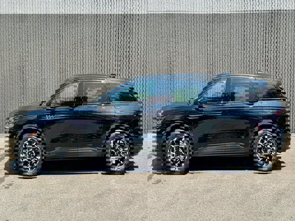 New 2025 Lincoln Nautilus Premier w/ Equipment Group 102A AWD/4WD image 3