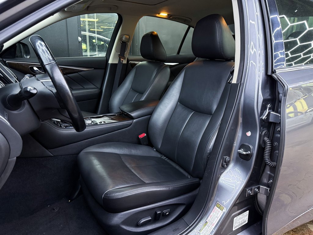 Used 2018 INFINITI Q50 Luxe w/ Essential Package (3.0T Luxe) image 17