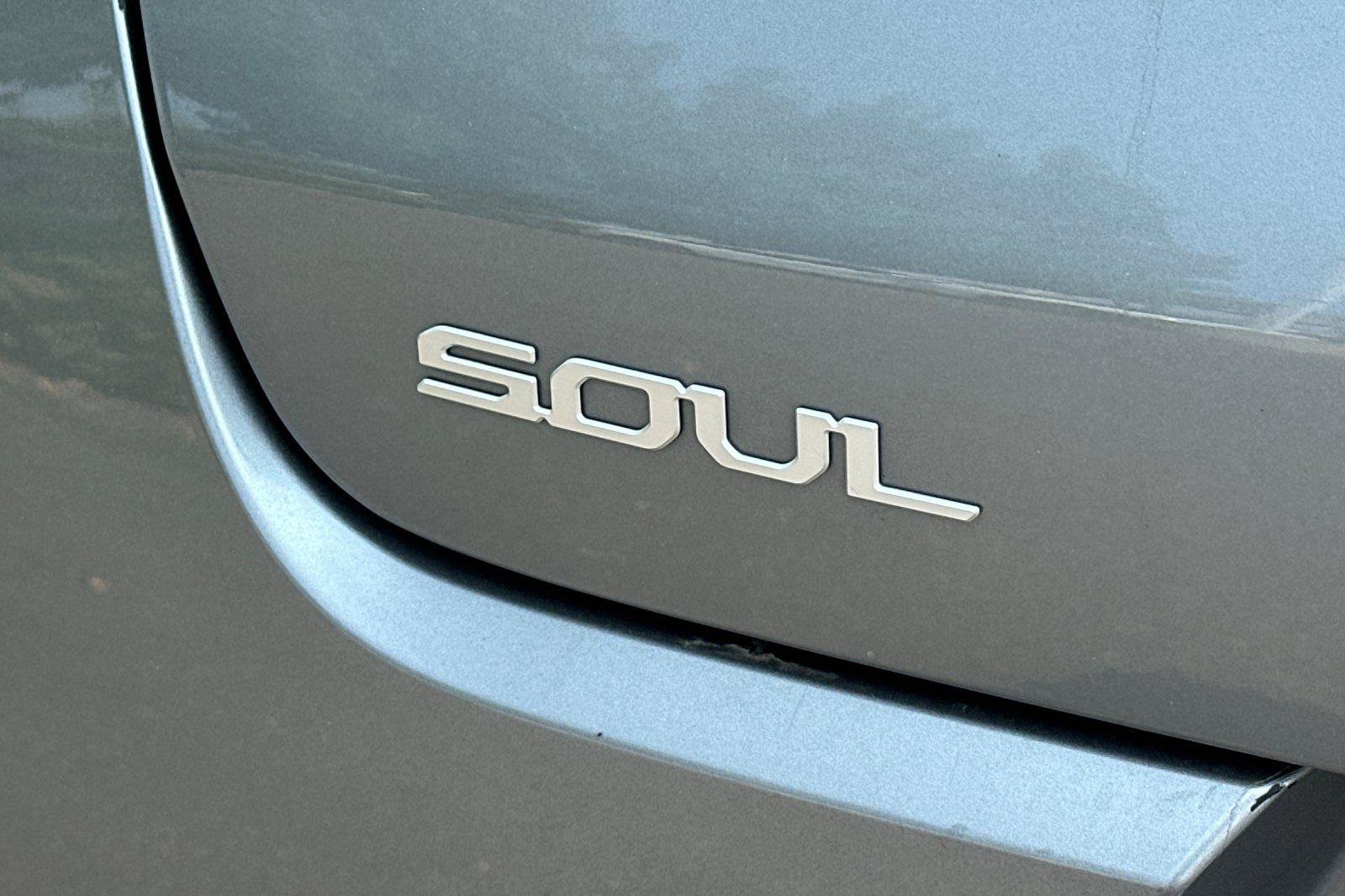 Used 2023 Kia Soul LX w/ LX Technology Package FWD image 25