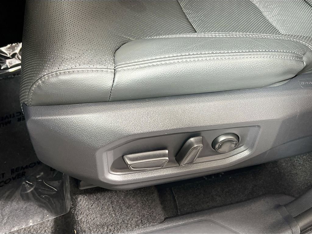 Certified 2025 Toyota Tundra Limited w/ TRD Off-Road Package image 18