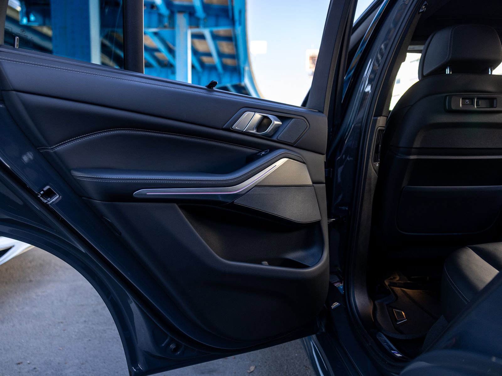 Used 2023 BMW X5 M50i w/ Climate Comfort Package image 39